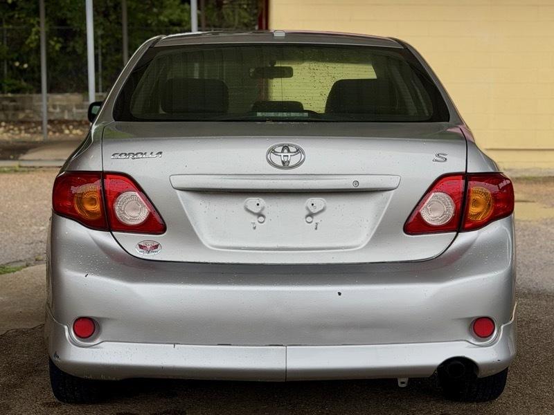 Toyota Corolla Base 4-Speed AT 2009