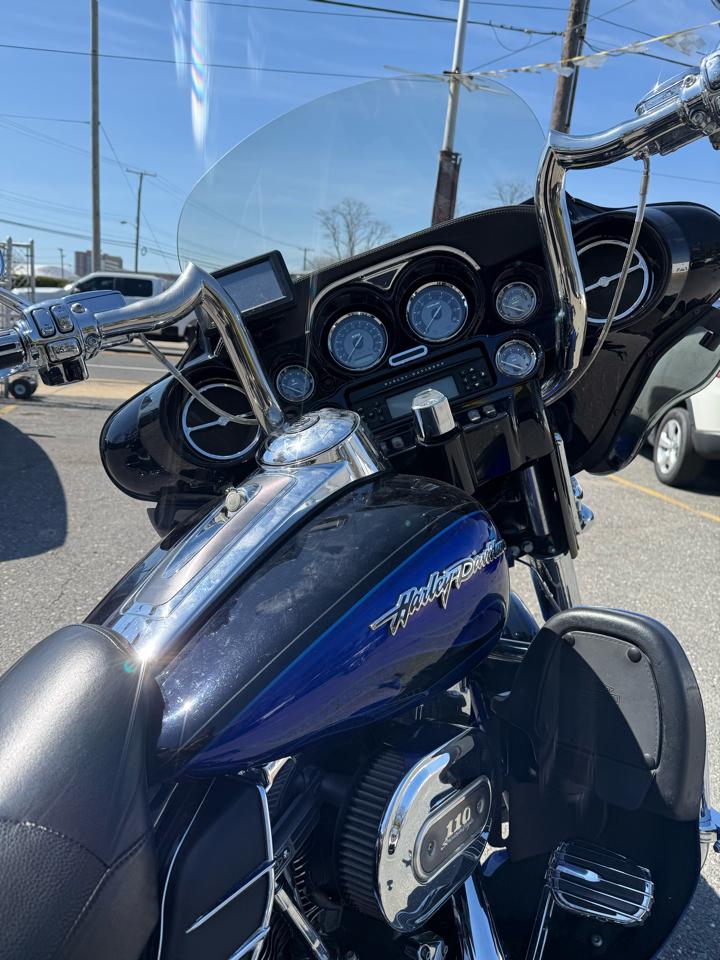 Harley-Davidson FLHTCUSE  2011