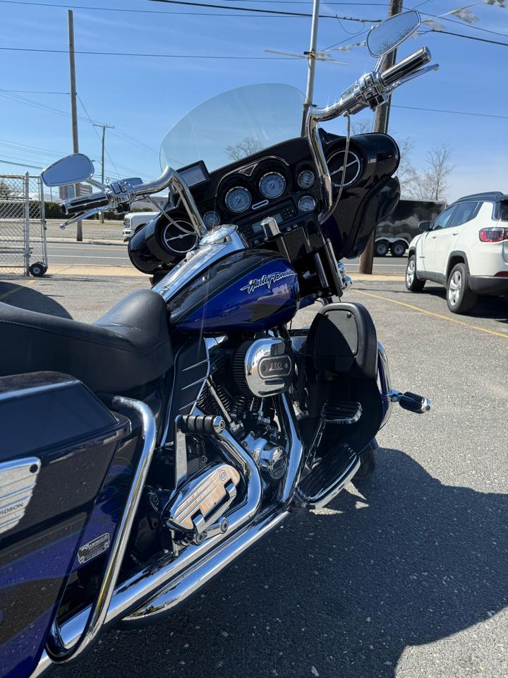 Harley-Davidson FLHTCUSE  2011