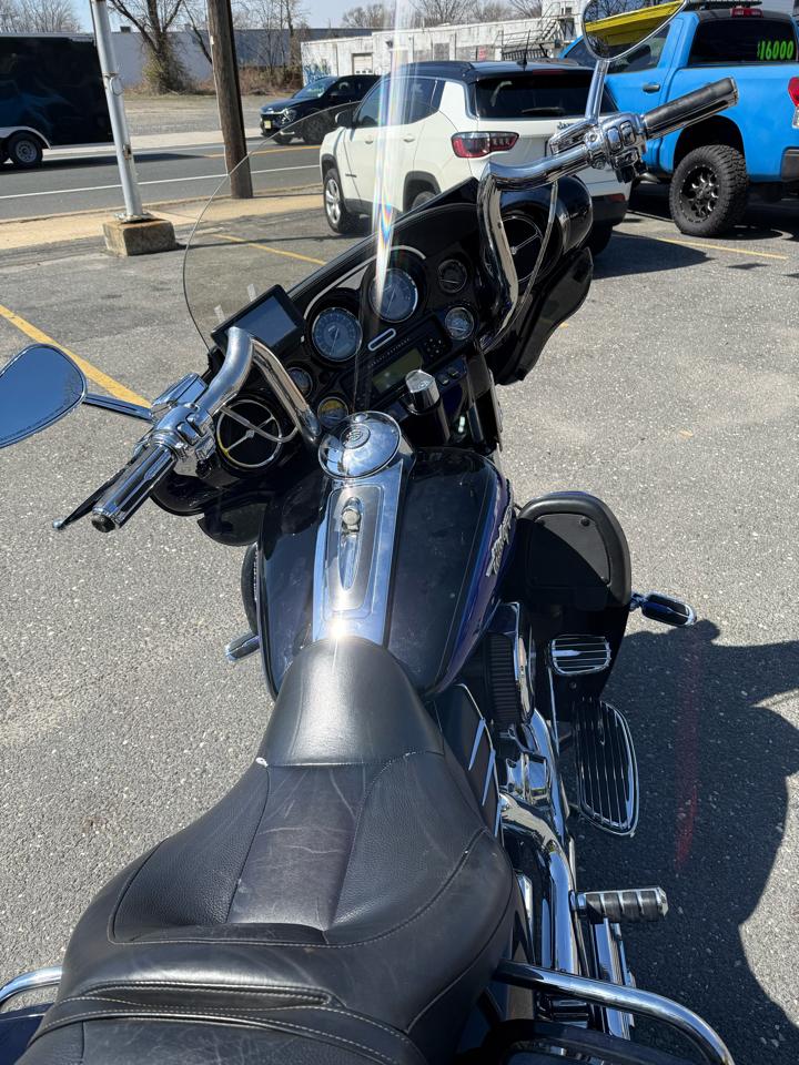 Harley-Davidson FLHTCUSE  2011