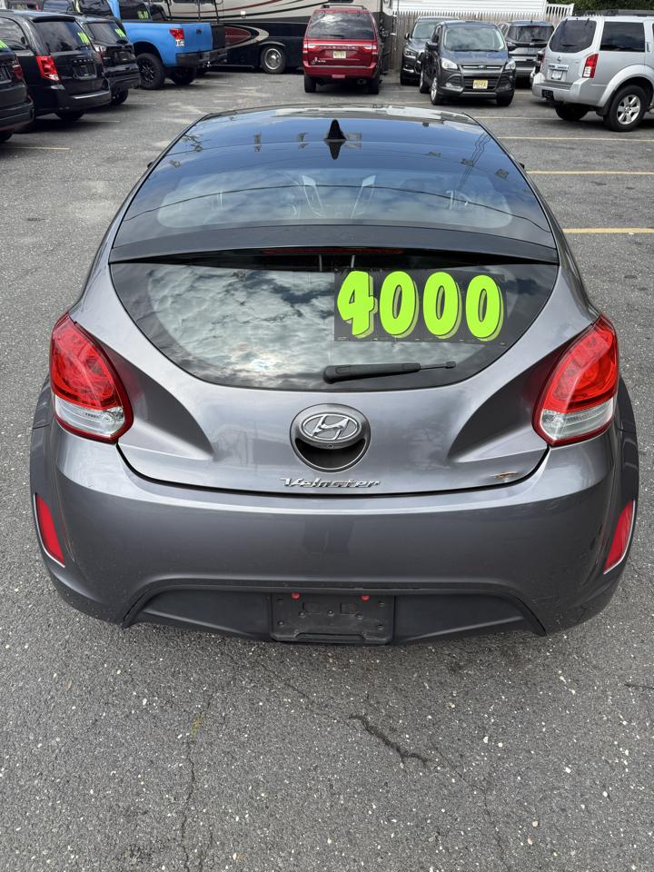 Hyundai Veloster Base 2013