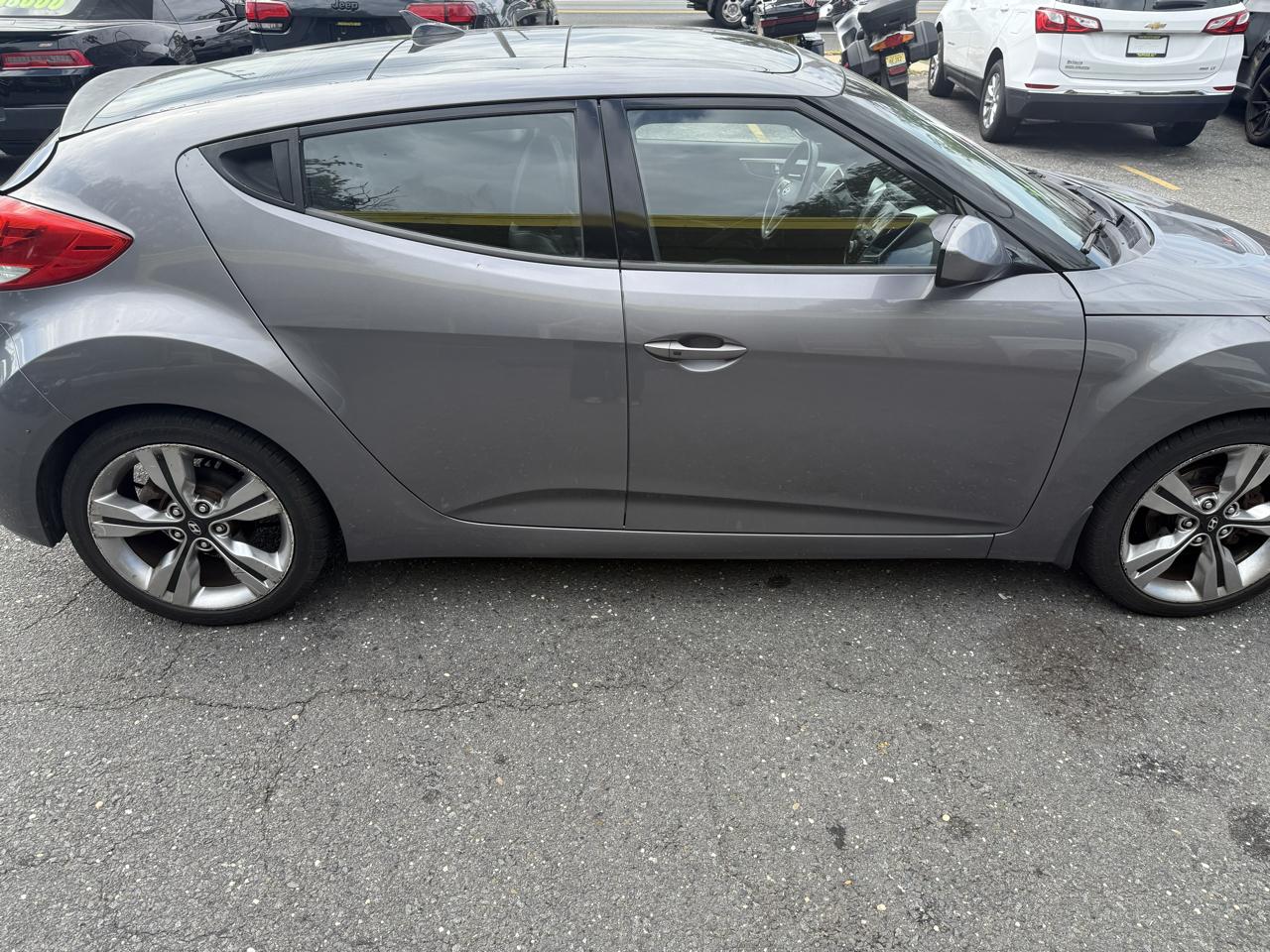 Hyundai Veloster Base 2013