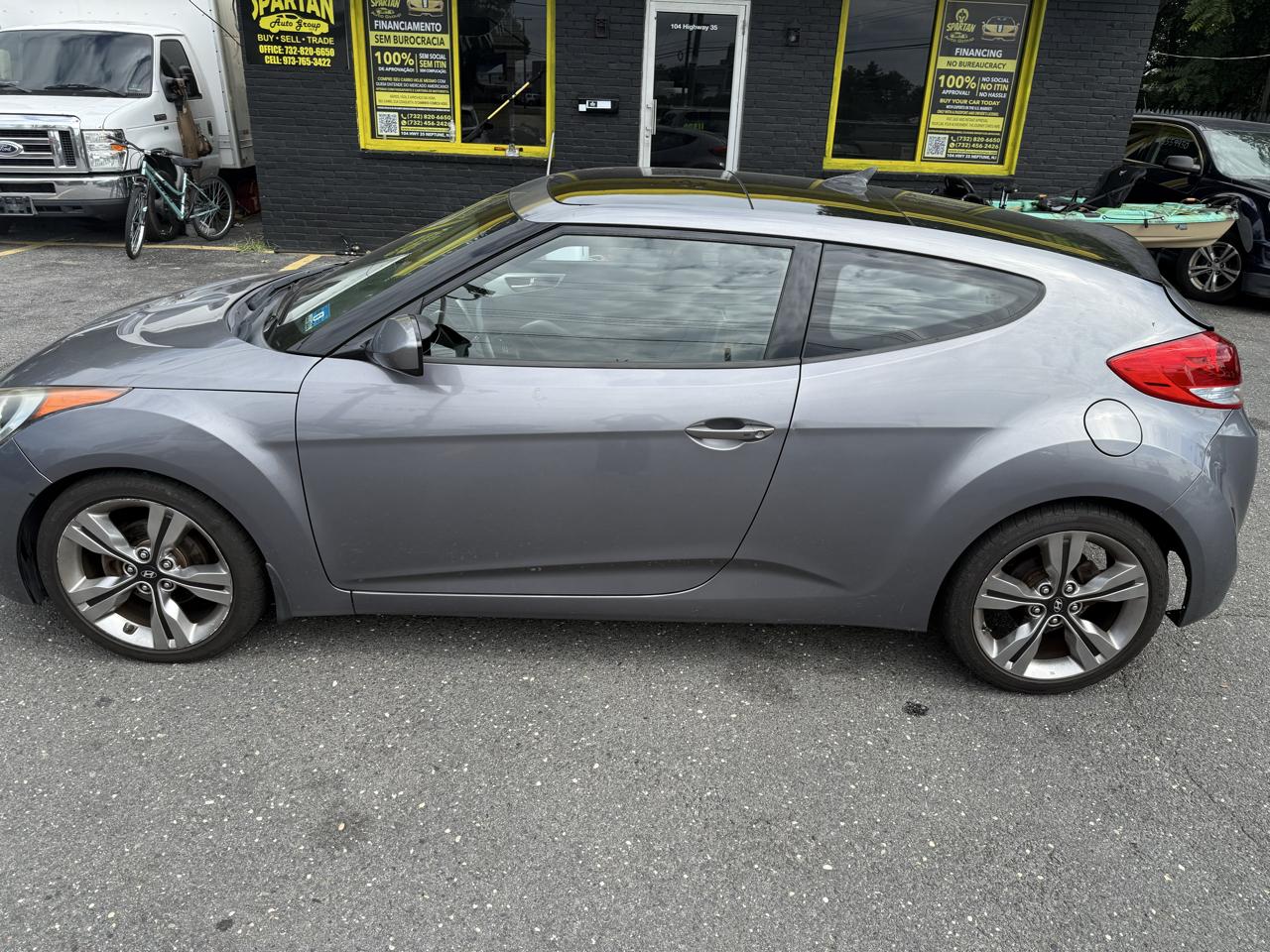 Hyundai Veloster Base 2013