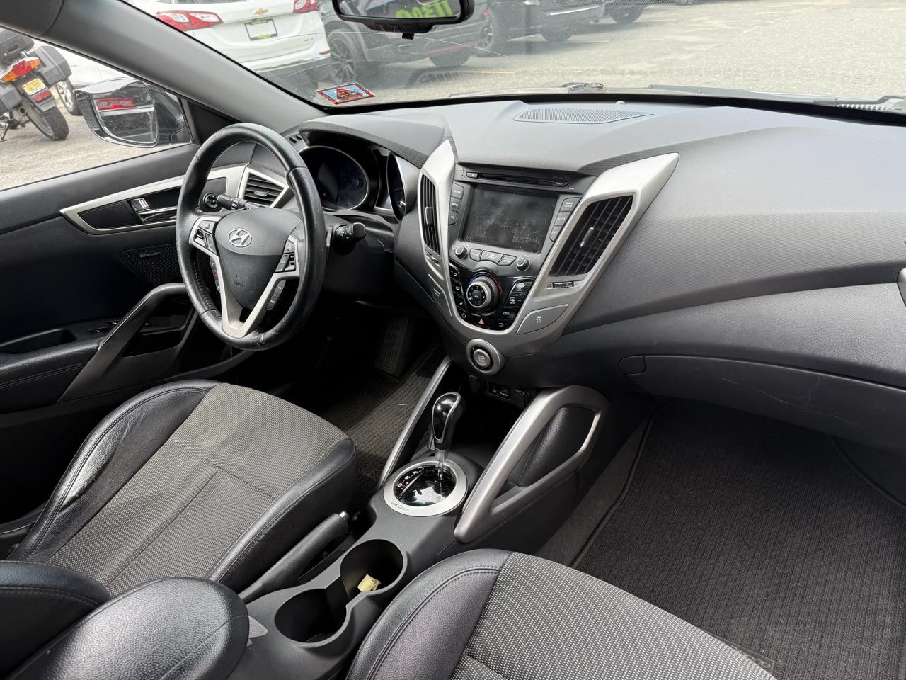 Hyundai Veloster Base 2013