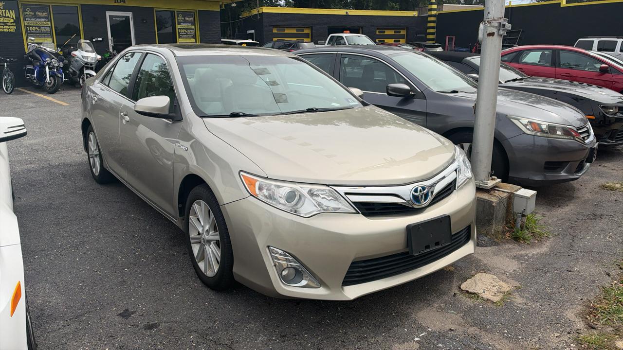 Toyota Camry Hybrid XLE 2013