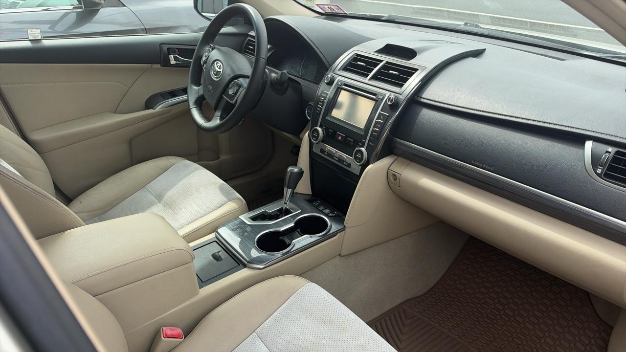 Toyota Camry Hybrid XLE 2013