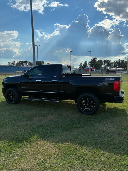 Chevrolet Silverado 1500 LTZ Double Cab Short Box 4WD 2017 Chevrolet Silverado 1500 LTZ Double Cab Short Box 4WD 2017