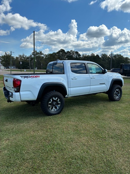 Toyota Tacoma SR5 Double Cab Long Bed V6 6AT 4WD 2018 Toyota Tacoma SR5 Double Cab Long Bed V6 6AT 4WD 2018