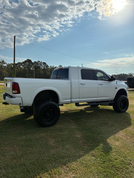 RAM 2500 Laramie Mega Cab 4WD 2017 RAM 2500 Laramie Mega Cab 4WD 2017