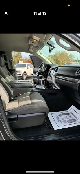 Toyota Tundra SR5 5.7L V8 FFV CrewMax 4WD 2017