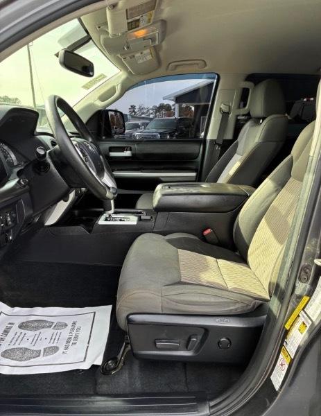 Toyota Tundra SR5 5.7L V8 FFV CrewMax 4WD 2017