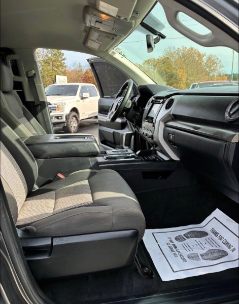 Toyota Tundra SR5 5.7L V8 FFV CrewMax 4WD 2017