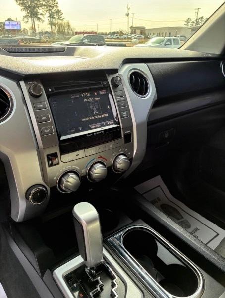 Toyota Tundra SR5 5.7L V8 FFV CrewMax 4WD 2017