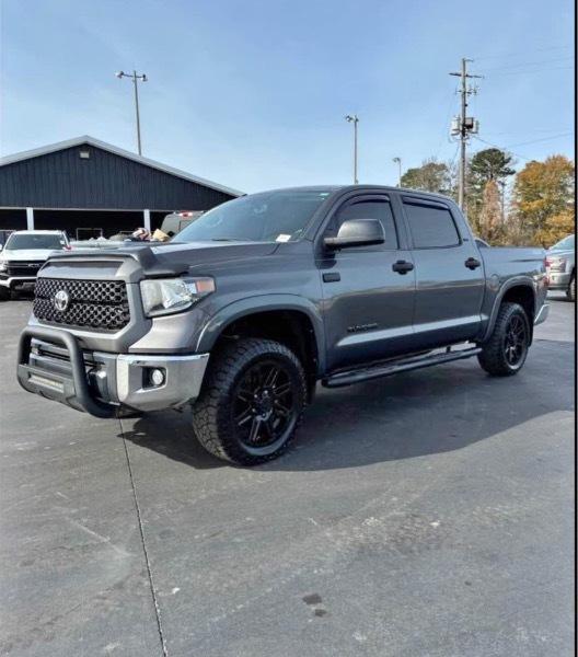 Toyota Tundra SR5 5.7L V8 FFV CrewMax 4WD 2017