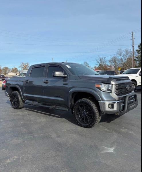Toyota Tundra SR5 5.7L V8 FFV CrewMax 4WD 2017