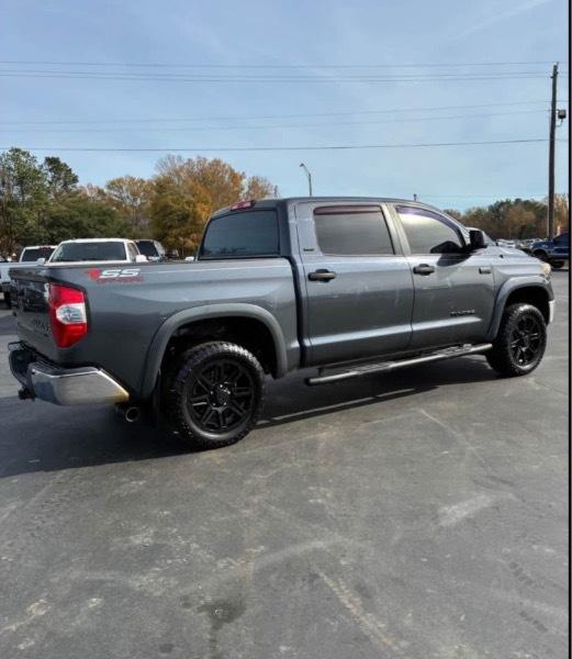 Toyota Tundra SR5 5.7L V8 FFV CrewMax 4WD 2017