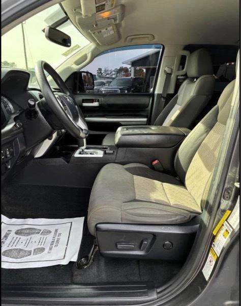 Toyota Tundra SR5 5.7L V8 FFV CrewMax 4WD 2017