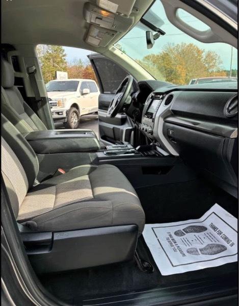 Toyota Tundra SR5 5.7L V8 FFV CrewMax 4WD 2017