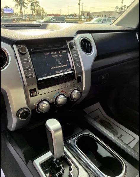 Toyota Tundra SR5 5.7L V8 FFV CrewMax 4WD 2017