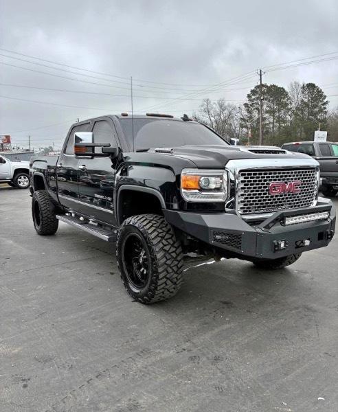 GMC Sierra 2500HD Denali Crew Cab 4WD 2017