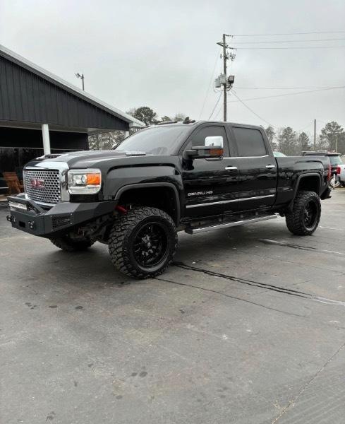 GMC Sierra 2500HD Denali Crew Cab 4WD 2017