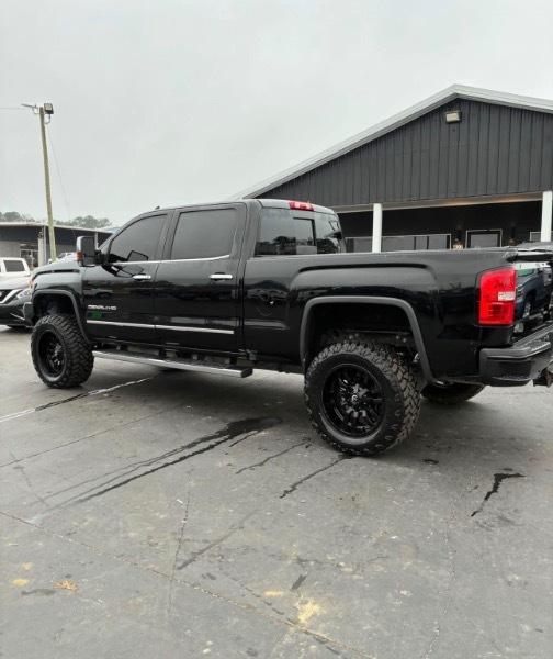 GMC Sierra 2500HD Denali Crew Cab 4WD 2017