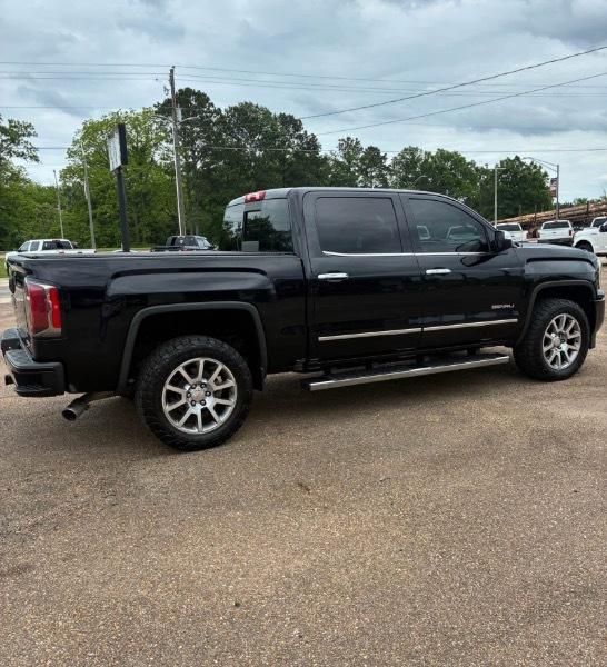 GMC Sierra 1500 Denali Crew Cab Short Box 4WD 2017