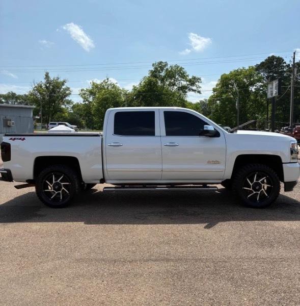 Chevrolet Silverado 1500 High Country Crew Cab Short Box 4WD 2018