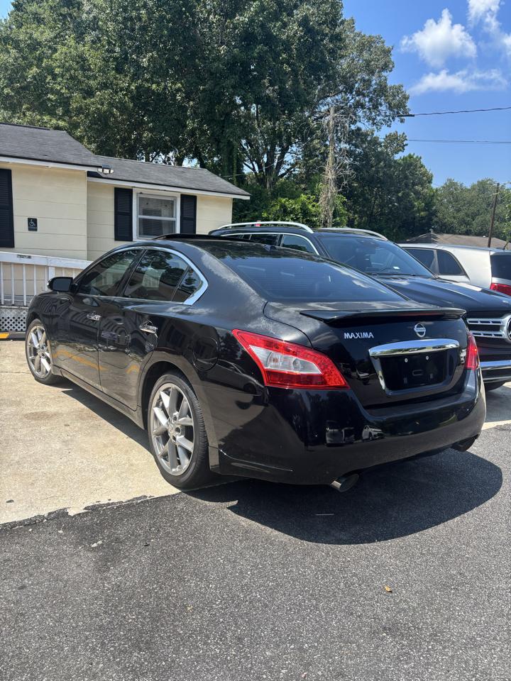 Nissan Maxima  2010