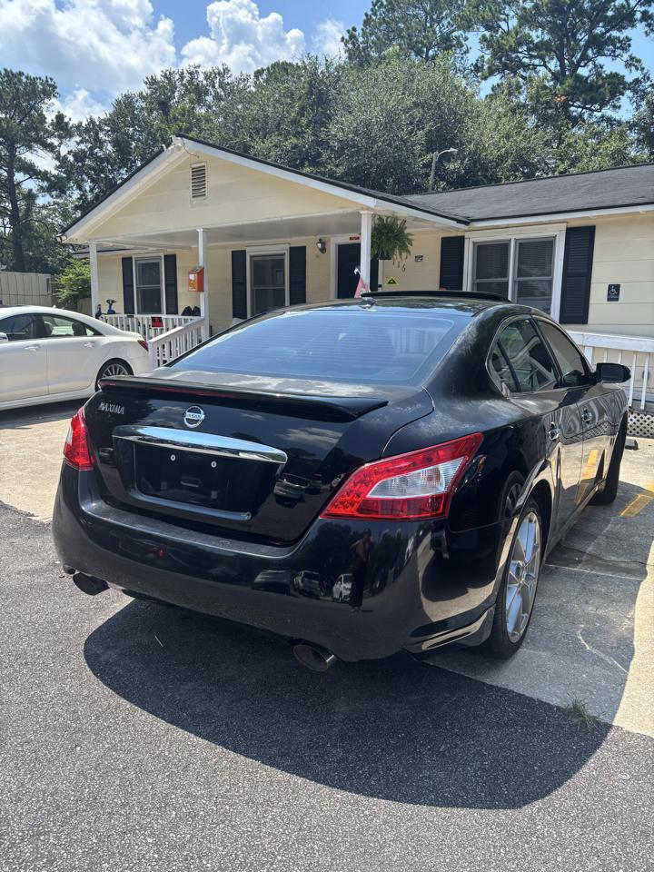 Nissan Maxima  2010