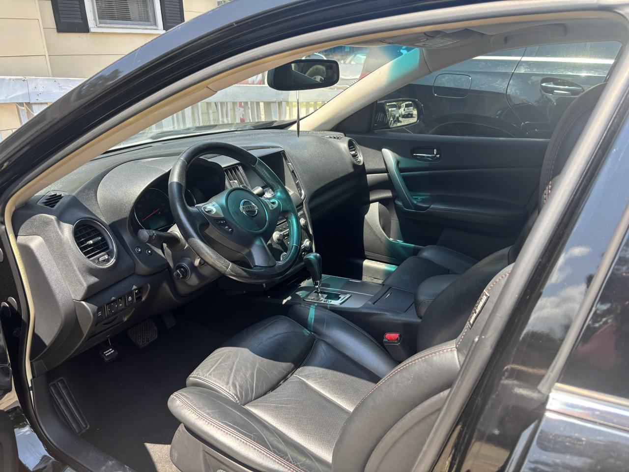 Nissan Maxima  2010