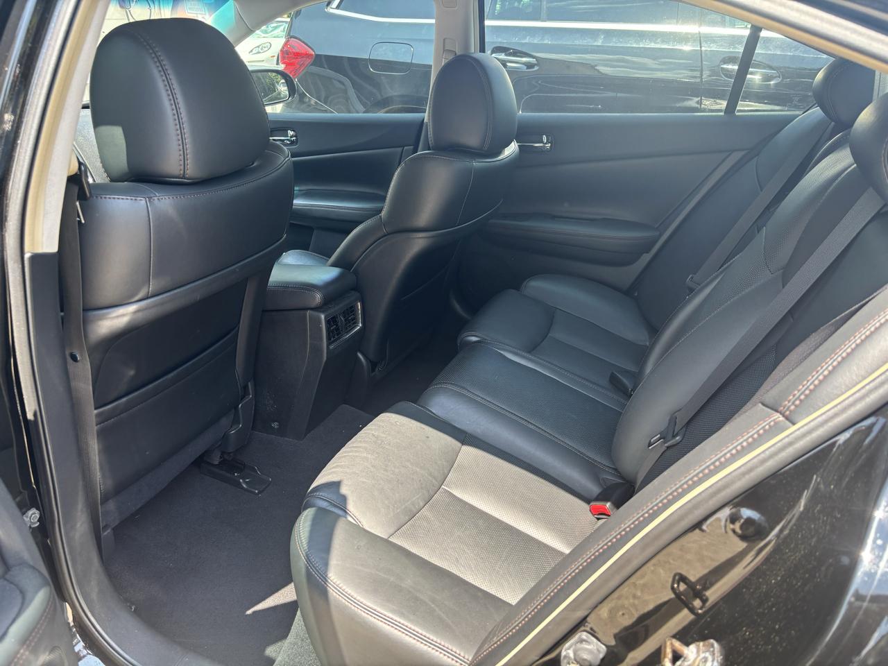 Nissan Maxima  2010