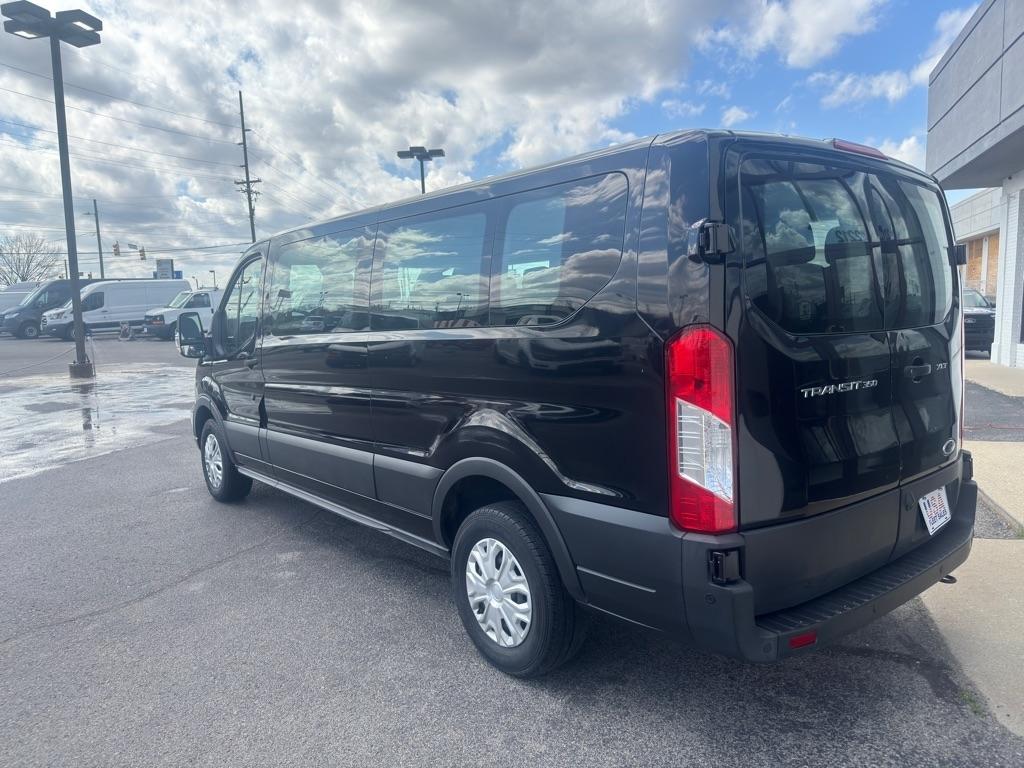 Ford Transit 350 Wagon Low Roof XL w/Sliding Pass. 148-in. WB 2022