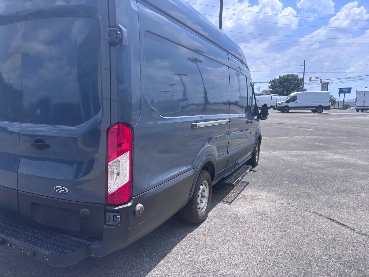 Ford Transit 250 Van High Roof w/Sliding Pass. 148-in. WB EL 2019