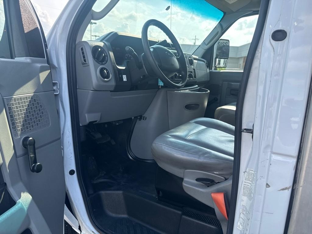 Ford Econoline E-350 Super Duty 2015
