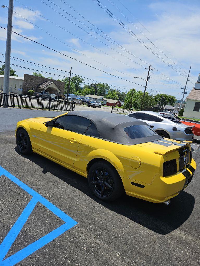 Ford Mustang GT Deluxe Convertible 2005