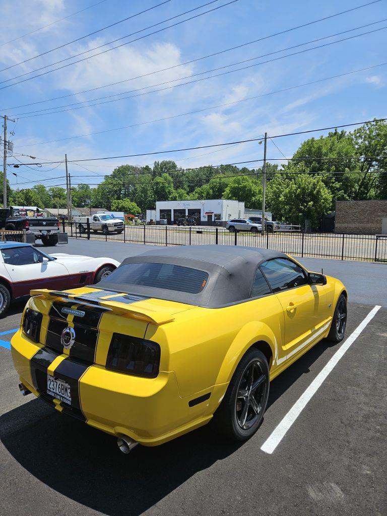 Ford Mustang GT Deluxe Convertible 2005