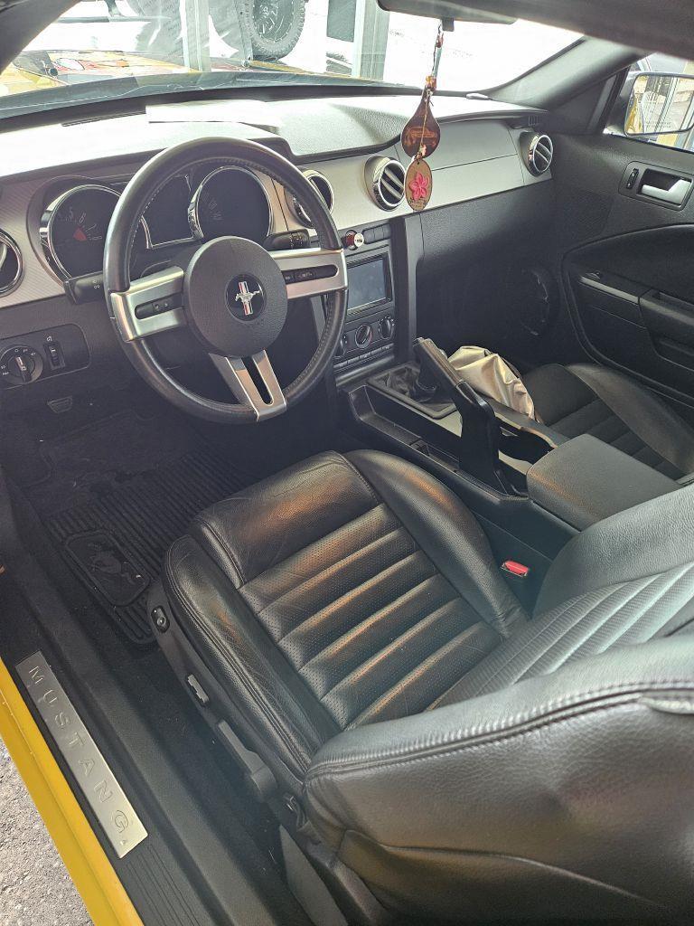 Ford Mustang GT Deluxe Convertible 2005