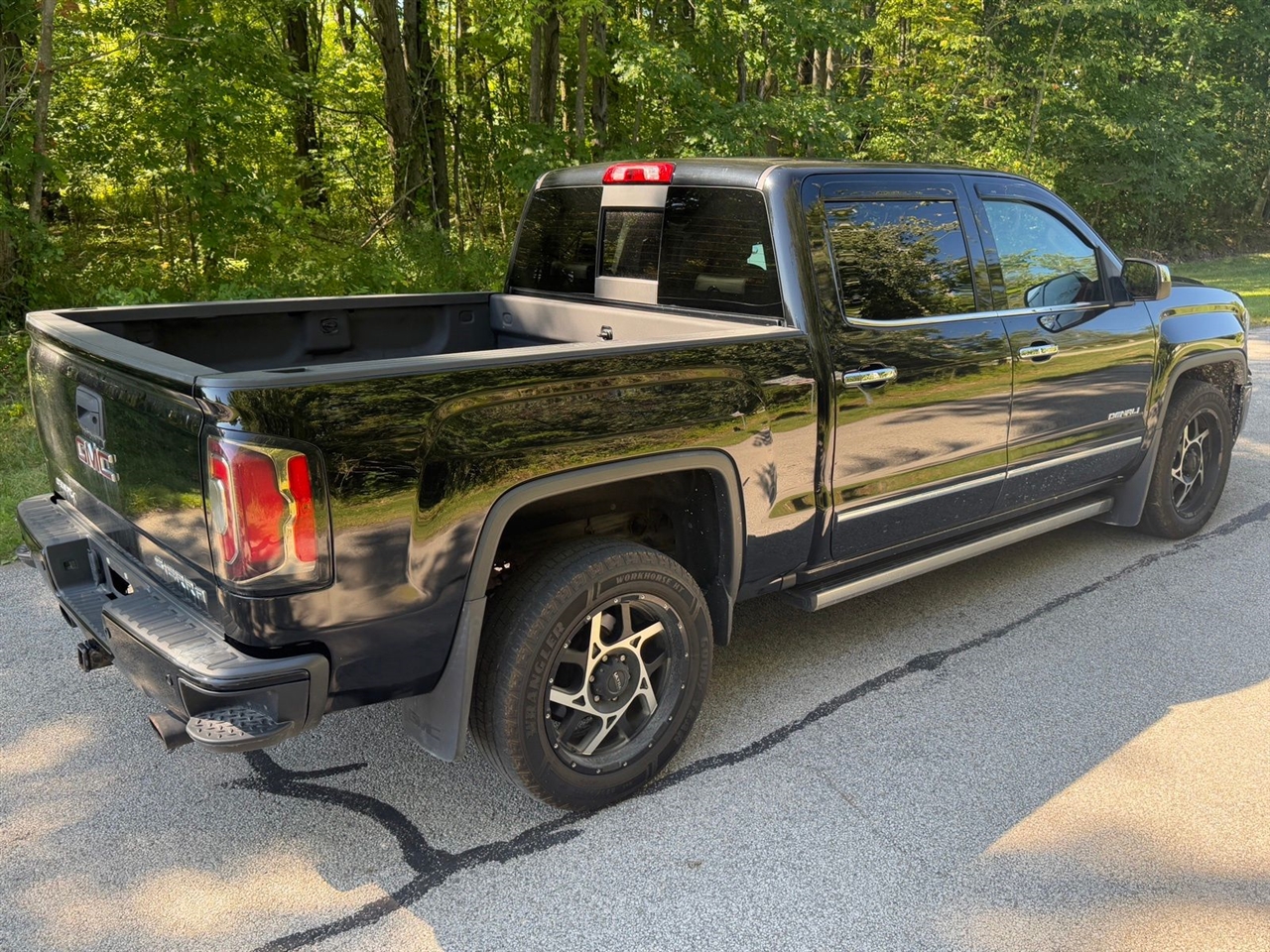 GMC Sierra 1500 Denali Crew Cab Long Box 4WD 2017