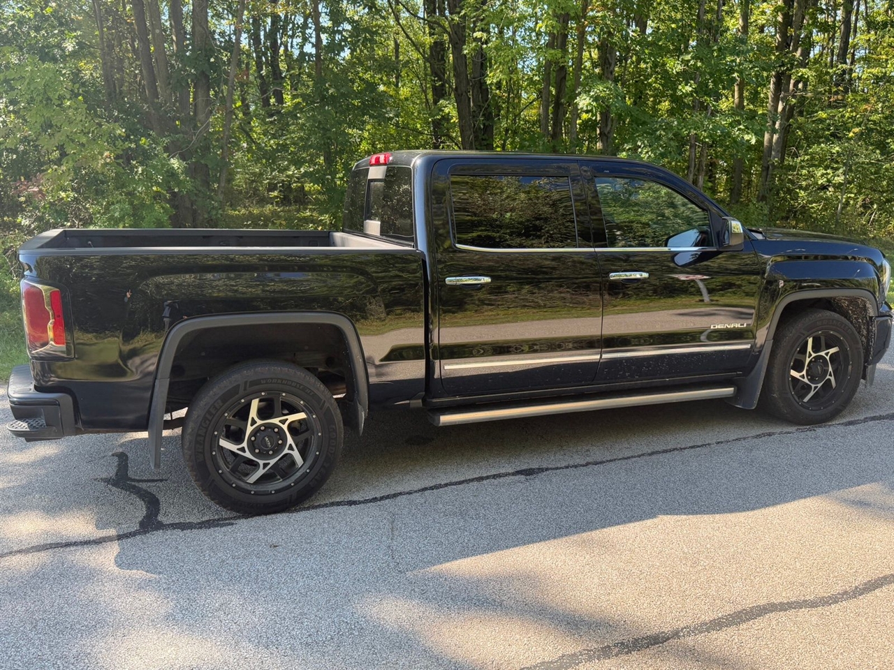 GMC Sierra 1500 Denali Crew Cab Long Box 4WD 2017