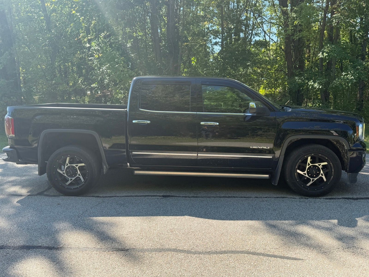 GMC Sierra 1500 Denali Crew Cab Long Box 4WD 2017