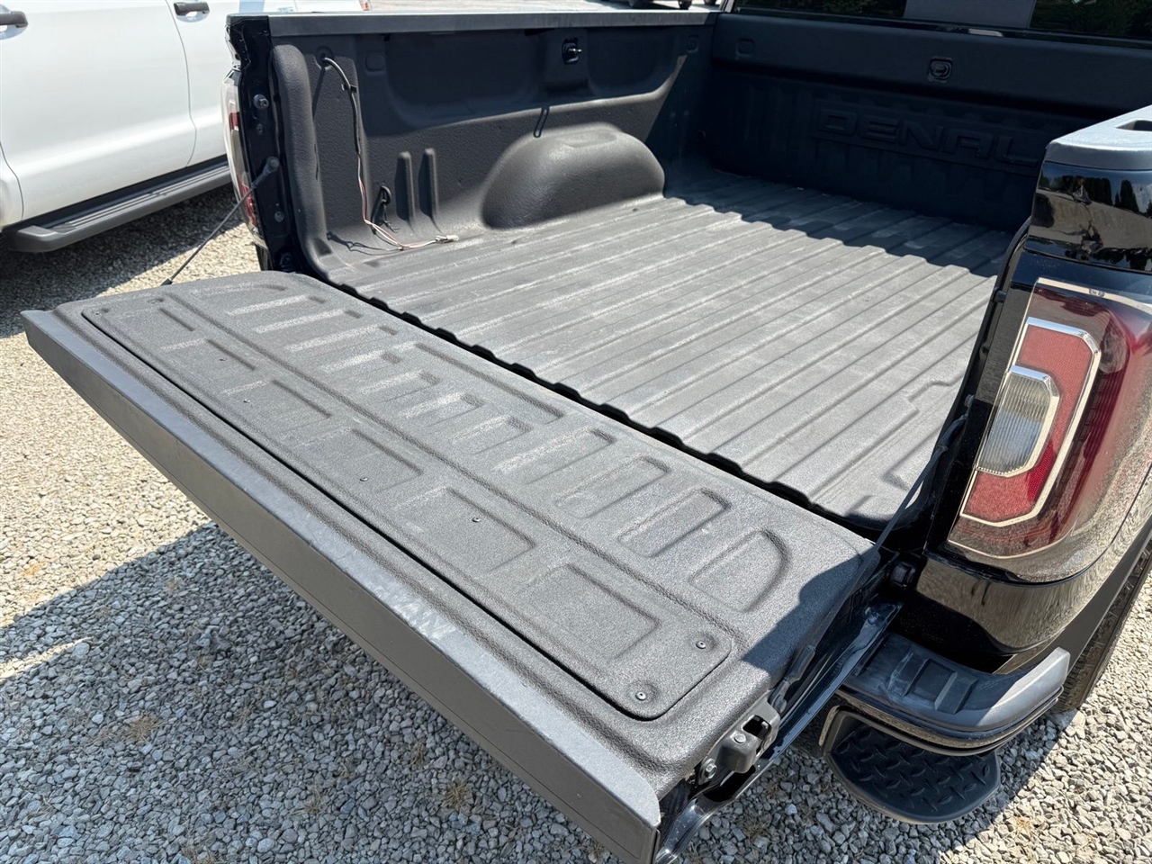 GMC Sierra 1500 Denali Crew Cab Long Box 4WD 2017