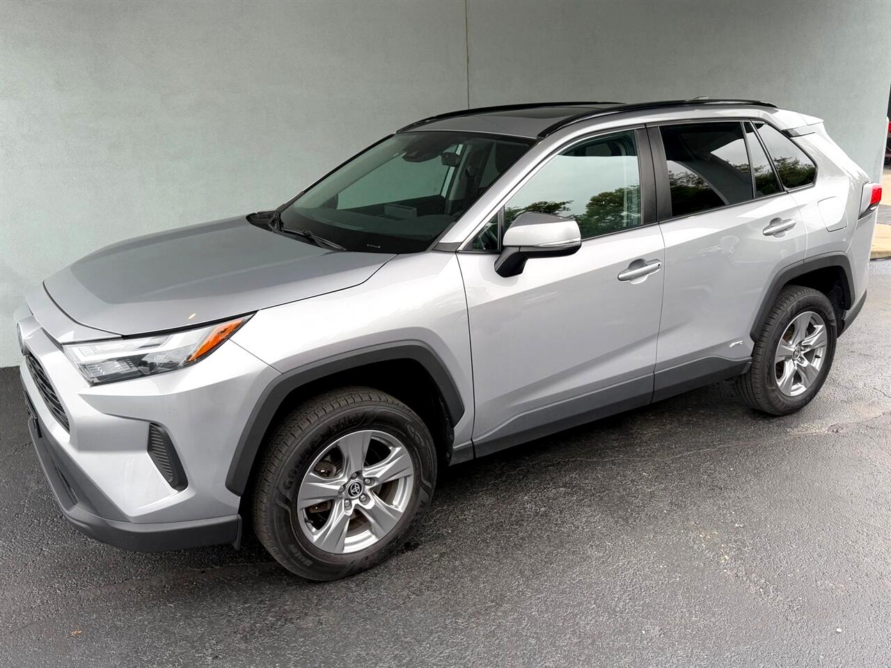 2022 Toyota RAV4 Hybrid XLE