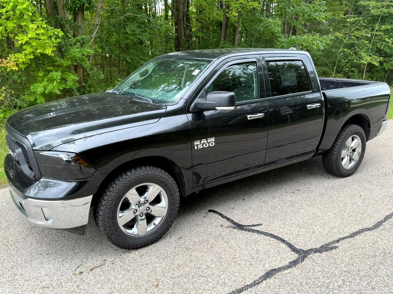 2017 RAM 1500 SLT Crew Cab SWB 4WD