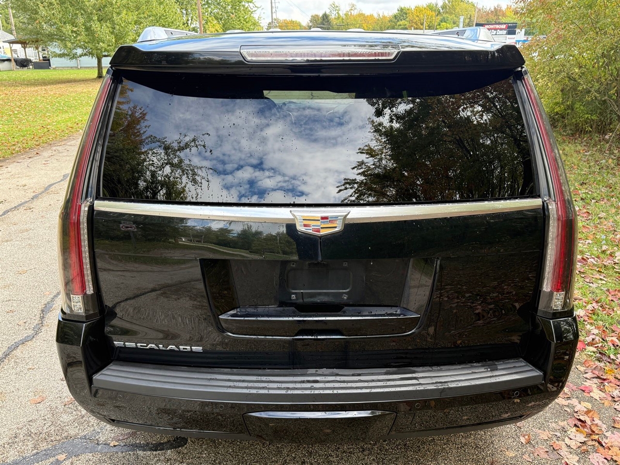 Cadillac Escalade Luxury 4WD 2016