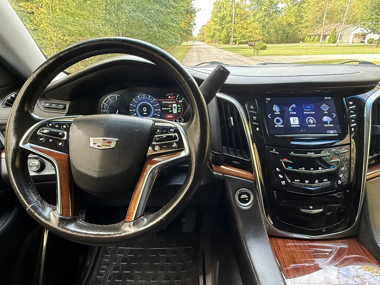 Cadillac Escalade Luxury 4WD 2016