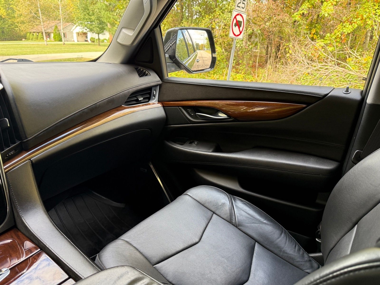 Cadillac Escalade Luxury 4WD 2016