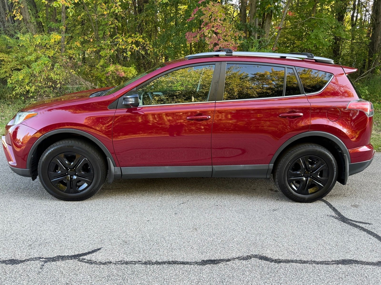 Toyota RAV4 LE AWD 2018