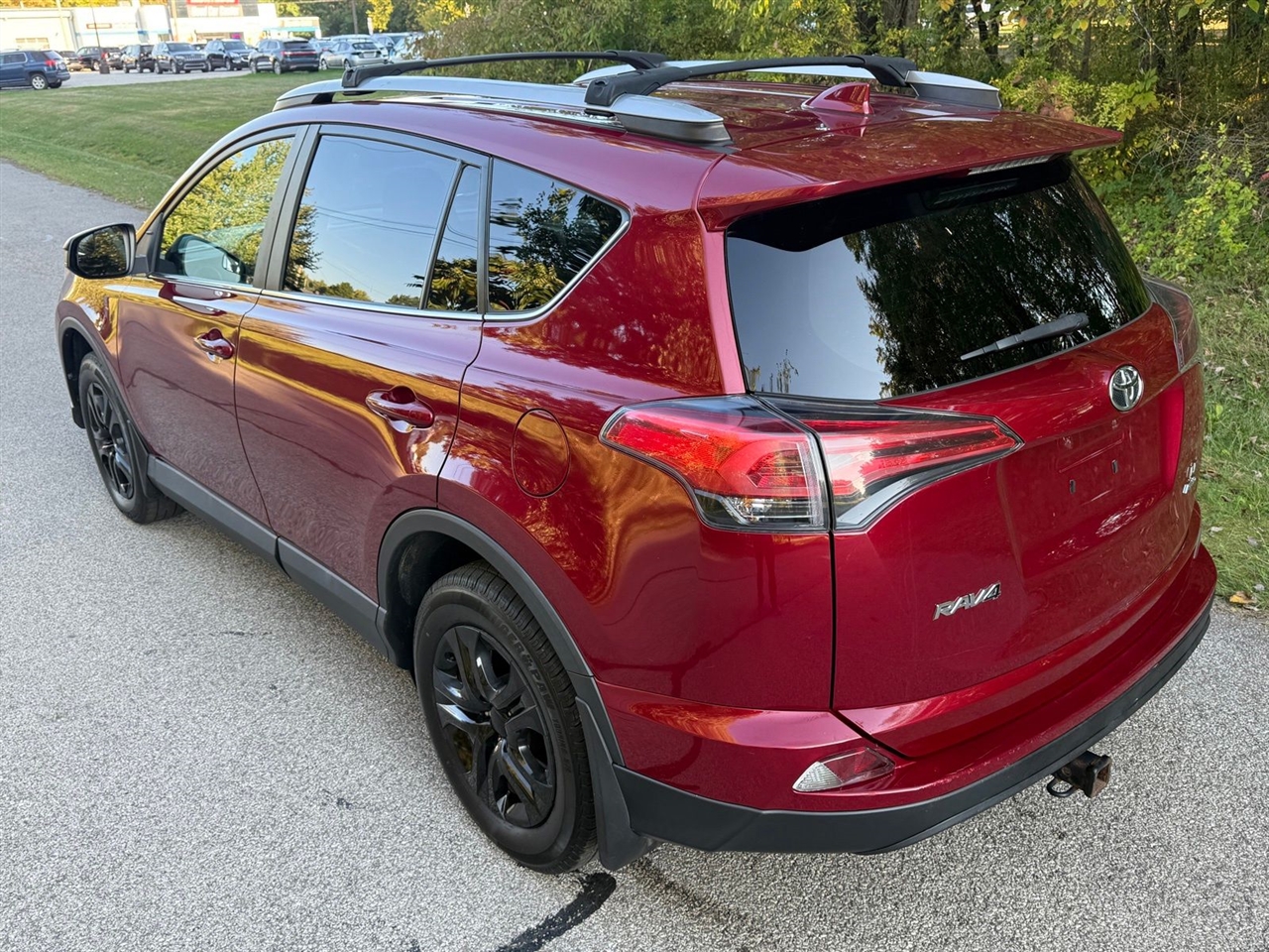 Toyota RAV4 LE AWD 2018