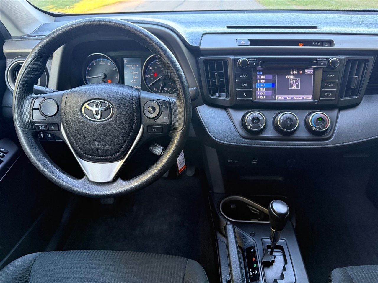 Toyota RAV4 LE AWD 2018